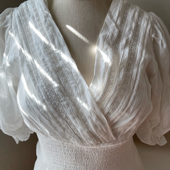 Do+BE White V-Neck Blouse with Ballon Sleeves with a feminine trim. Small NWT - Picture 2 of 9